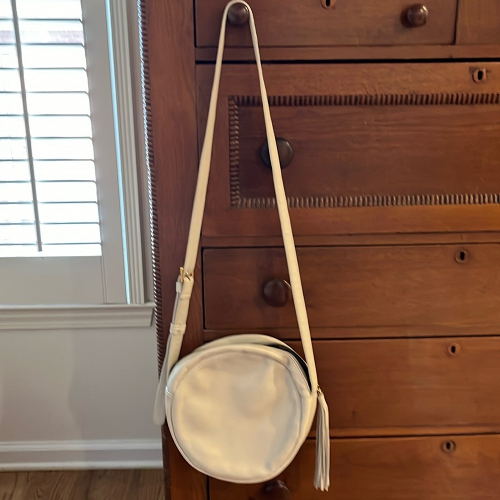 Hobo crossbody round